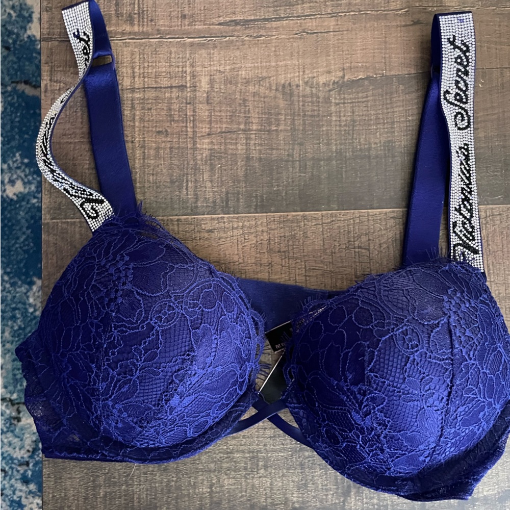 Victoria secret push up bra in the color blue